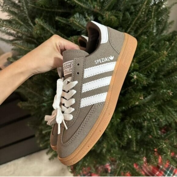 adidas Shoes - 😜😜NWT Women's Adidas Handball Spezial Shoes Brown White Gum